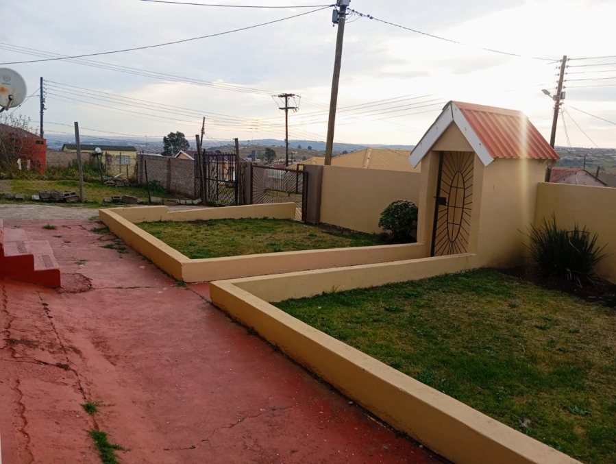 6 Bedroom Property for Sale in Upper Mchubakazi Eastern Cape